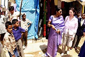 MARKEDSTUR: Fot første gang siden Ingrid Schulerud kom til India i forrige uke, kunne hun ta seg en tur til Bangalores marked i går.