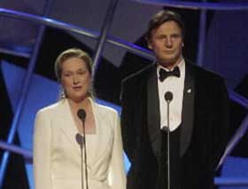 
LEDET SHOWET:  Skuespillerne Meryl Streep og Liam Neeson ledet publikum og TV-seere gjennom fredspriskonserten i Oslo Spektrum tirsdag kveld. 
