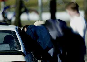 GJENTATTE BES�K: Denne skoleeleven snakket med sj�f�ren i langerbilen flere ganger i g�r.