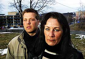  AVDEKKER DOP:  - Mor og far stoler p� at gode karakterer betyr null stoff. Men det kan g� lang tid f�r dopbruk g�r ut over skolearbeidet, sier barnevernets utearbeidere Marit Borander og Svein Syversen.