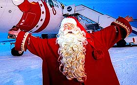 LIKSOMRIKEST: Julenissen gir uendelig med gaver hver eneste jul i uoverskuelig fremtid. Alts� har han uendelig tilgang p� penger. N� har han byttet ut Rudolf med et fly.
