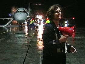  TOK FYR:  Det var dette flyet som pilotene p�f�rte motorbrann 5. oktober 2000. 75 passasjerer m�tte evakueres.