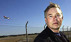  BEKYMRET: Yrkeshygieniker Halvor Erikstein i Oljearbeidernes Fellessammenslutning er bekymret over at flypersonell blir utsatt for giftige gasser som er kjent for � for�rsake nevrologiske seinskader.