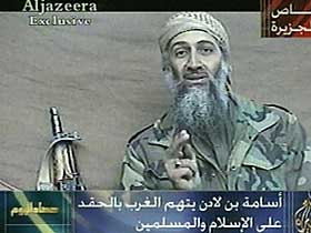 SLITEN: Dette videoopptaket ble sendt p� tv-kanalen Al Jazeera i romjula 2001. Osama bin Laden sitter mot h�yre i bildet og skjuler venstre arm. Studier av videoen viser at venstre arm antakelig er amputert.