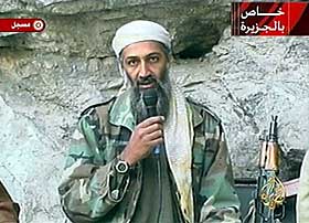 TIDLIGERE: Osama bin Laden pleide � v�re midt i bildet n�r Al Qaida tok opp videoene sine. 