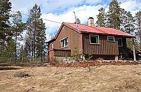  TRYSIL:  I 1997 testamenterte et eldre s�skenpar denne hytta til Evangeliesenteret. N� er den privat feriested for Lise og Ludvig Karlsen. Ansatte ved Evangeliesenteret som Dagbladet har snakket med, reagerer p� salgene.