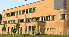 OMFATTENDE ETTERFORSKNING: Her, i justisbygget i Mosj�en, leder Helgeland politikammer etterforskningen av arsenikk-saken. Kripos bidrar med taktisk og tekninsk ekspertise.