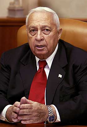 TIL NORGE: Israels statsminister Ariel Sharon kommer til Norge. Han kan regne med protester og aksjoner fra RV og Paliestinakomiteen. Foto: AP/SCANPIX
