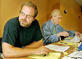  H�RTE P�:  Roger �sheim og bistandsadvokat Tor Erling Staff. Foto: Torbj�rn Gr�nning 