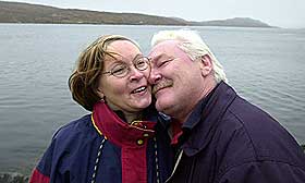  SJOKKERTE:  Walter og Anastassia Nilsen har v�rt lykkelig gift i �tte �r. Han er rystet over skrekkinformasjonen norsk UD har gitt til kvinnelige russiske visums�kere.