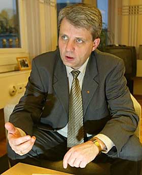 KRF-LEDER: Dagfinn H�ybr�ten har i lang tid hatt et n�rt og fortrolig forhold til Kjell Magne Bondevik. Etter det Dagbladet kjenner til, �nsker Bondevik at H�ybr�ten skal overta som partileder etter Valgerd Svarstad Haugland. 