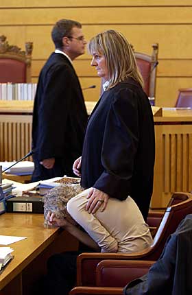 AVMAGRET:  Den drapstiltalte stemora har legeerkl�ring p� at hun er syk, men Frostating lagmannsrett vil ikke utsette straffesaken.