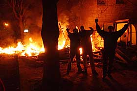 VERST: En mosk� i Beograd ble p�tent av serbiske demonstranter. Dette er de verste kampene i provinsen siden NATO og FN tok kontroll over Kosovo i 1999