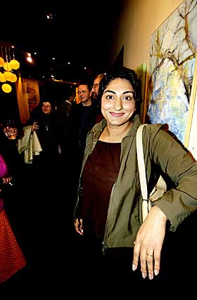  GJORT DET F�R:  Mulla Krekar er ikke den f�rste mannen stand-up-komiker Shabana Rehman har grepet tak i og l�ftet p� scenen. Seinest i p�sken da hun opptr�dte i Karasjok. - En humor�velse, forklarer Rehman, som - n�r det gjelder norske menn - har kong Harald som l�ftedr�m.