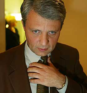  PASSIV R�YKE-INVESTOR:  Helseminister Dagfinn H�ybr�ten sa som Bondevik 1-regjeringen nei til � profittere p� tobakk, men fikk ikke geh�r hos Foss.