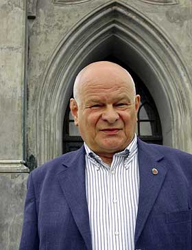  SETTER KRAV: -  Den friheten vi har i Norge kan bli tatt fra oss, dersom vi ikke setter krav til innvandrerne, sier formann Halvor Hulaas i Kristiansand Frp.
