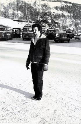 LILLEHAMMERSAKEN: 23. juli 1973 ble marokkaneren Ahmed Bouchiki skutt og drept p� Lillehammer. F�rst ble det antatt at det dreide seg om et narkodrap. Men dagen etter ble to Mossad-agenter arrestert, senere ble ytterligere fire agenter arrestert og det ble klart at drapet hadde sammenheng med situasjonen i Midt �sten og forholdet mellom Israel og PLO/Svart september.Under rettssaken ble det ogs� klart at agentene hadde drept feil mann. Det virkelige m�let var Ali Hassan Salame som var hjernen bak drapene p� de israelske deltagerne under olympiaden i M�nchen �ret f�r. Bouchiki hadde �penbart visse likhetstrekk med Salame, og agentenes feilidentifikasjon f�rte til drapet av ham. Da dommen falt etter rettssaken mot de seks, ble en blankt frifunnet, en annen fikk bare ett �rs fengsel mens de �vrige fikk straffer godt under minimum av straffebestemmelsene tiltalebeslutningen omhandlet.