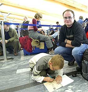 KAOS: Trond Egil Gjelsvik-Bakke, skulle til Stavanger sammen med som kona og stes�nnen Kristian Alexander skulle til Stavanger i dag.