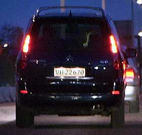  BLE FILMET:  Prins Joachim er anmeldt for r�kj�ring etter � ha blitt filmet i vill fart p� motorveien i g�r med de to s�nnene i bilen. Fotograf en mener at farten kan ha v�rt helt oppe i 170 kilometer i timen p� det h�yeste.