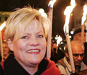 SV-SJEFEN: Kristin Halvorsen har g�tt i mange demonstrasjonstog. Protesttoget i kveld var intet unntak.