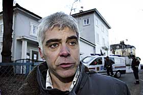 Lederen i Amnesty International, Petter Eide, fotografert utenfor den den iranske ambassaden i Drammensveien i Oslo mandag morgen. Eide hadde avtale med ambassad�ren, men slapp likevel ikke inn.