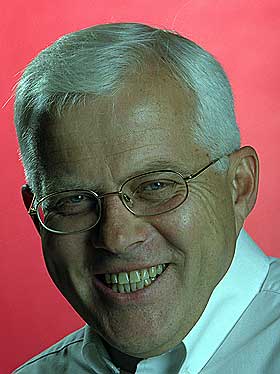 Sl�r til igjen: Ivar Hoff mener Hansen ikke kan m�les med legenden Nils Arne Eggen, og kaller Hansen en saftblander.