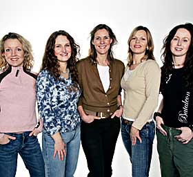 EKSPERTPANELET: Fra venstre: ern�ringsfysiologene Cathrine Borchsenius, Gunn Helene Arsky, Maria Thommessen, fysioterapeut Jill Jahrmann og ern�ringsbiolog Lise von Krogh.