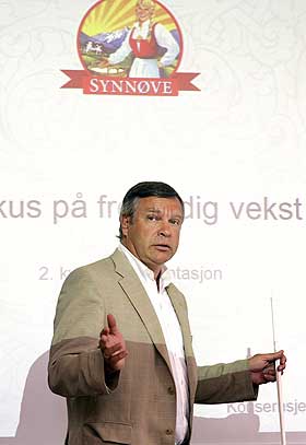  SKREMT:  -  Vi er ikke i n�rheten av � kunne hamle opp med en s� stor akt�r, sier Synn�ve Finden-sjef Dag Swanstr�m.