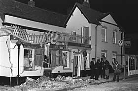 BOMBEM�L: Puben �Horse and Groom� i Guildford i England ble bombet av IRA i 1974. Sju mennesker omkom.