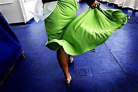 Ut p� dekk:  Stiletth�lene klaprer n�r 16 misser m� ut p� dekk for fotografering etter finalen p� �Stena Saga�.