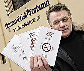  BLE STOPPET: Jens Brun-Pedersen mener det er et morsomt paradoks at hellige tekster blir for sterke for den kristne avisa V�rt Land.