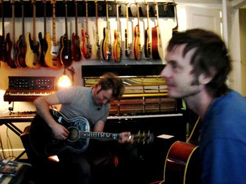 HYGGELIG: Kranglefantene i A-ha skal ha hatt en overraskende hyggelig tone i studio, melder bandets hjemmeside.