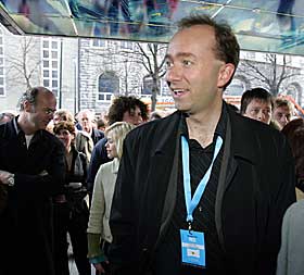 LOKAL KJENDIS: Trond Giske var på plass på åpningen av hjembyens festival.