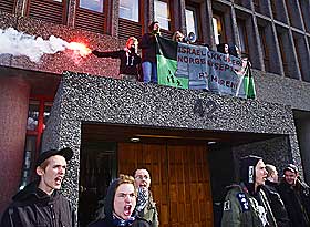 FORS�KER � ETTERLIGNE RAMASKRIKET: Blitzerne.