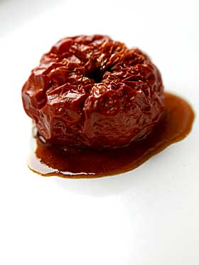 Den som venter ... : Putt en sukkerbit i tomaten, bak den ovnen i et døgn. Søt lykke.