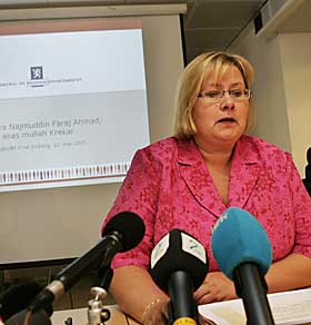 VIL SENDE KREKAR UT: Erna Solberg holdt pressekonferanse i dag.