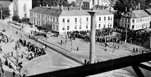 TRONDHEIM:
Nasjonal Samling har møte på torget i Trondheim i 1940. 9. april 04.30 på morgenen 1940 inntok tyskerne byen.