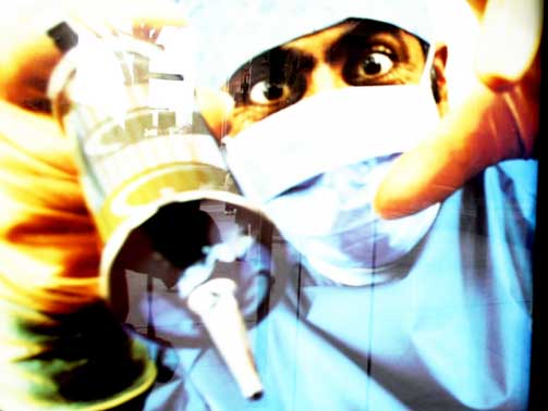 HAR NOE � SI: For smertene du opplever har det ogs� noe � si hva helsepersonell sier til deg. Om de gir positive, beroligende beskjeder utl�ses placeboeffekten, du f�r mindre smerte.