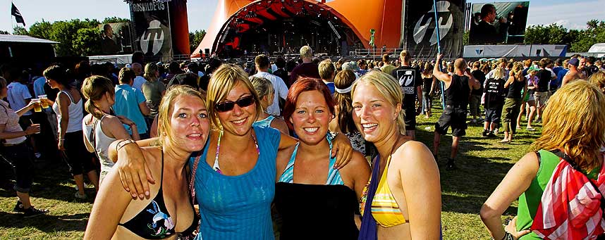 DEBUTANTER: Randi Simonsen, Kristine Rasmussen, Gitte Bladt og Stine Fisker fra S�ndre Jylland har tatt turen til Roskilde for f�rste gang.