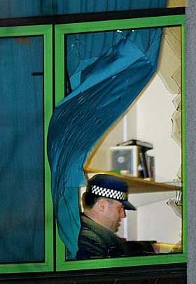 RANSAKER MOSKE: Etter ricin-funnet slo londonpolitiet til mot moskeen ved Finsbury Park i 2003.