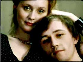  VIDEO:  Sondre Lerche og Mona Fastvold spilte kj�rester i �Days That Are Over�.