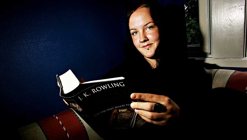 FORN�YD - Fantastisk, sier Marie Bahr. Hun er allerede godt i gang med den nyeste Harry Potter boka - f�r hele verden.