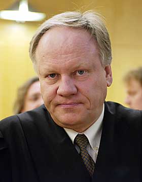 - HAR NYE BEVIS: Lars Gr�nner�ds forsvarer Sigurd Kloms�t sier det finnes nye beviser som kan frikjenne Gr�nner�d og Per og Veronica Orderud.