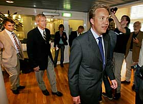 TOPPM�TE: N�ringsminister B�rge Brende kalte toppene i Norske Skog inn p� sitt kontor i ettermiddag og ba om en forklaring p� nedleggelsen av Union i Skien.