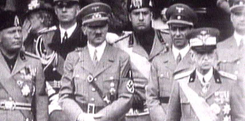 SATTE EUROPA I BRANN: Adolf HItlers stormaktsvisjoner og kynisme f�rte seks millioner j�der i d�den under annen verdenskrig. Etter krigen l� Europa i ruiner. Bildet ble tatt sammen med Mussolini i Roma i 1941.