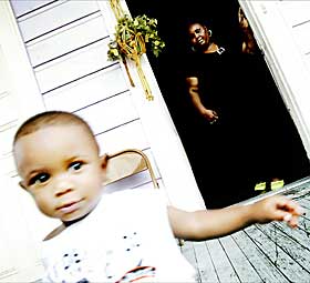  Oppgitt:  Barbara Jackson er matriarken i nabolaget i New Orleans. Hun hjelper fortvilte m�dre. Selv har hun mistet tre s�nner: To er d�de og en i fengsel. Barnebarnet Lester (1) vokser opp uten pappa.