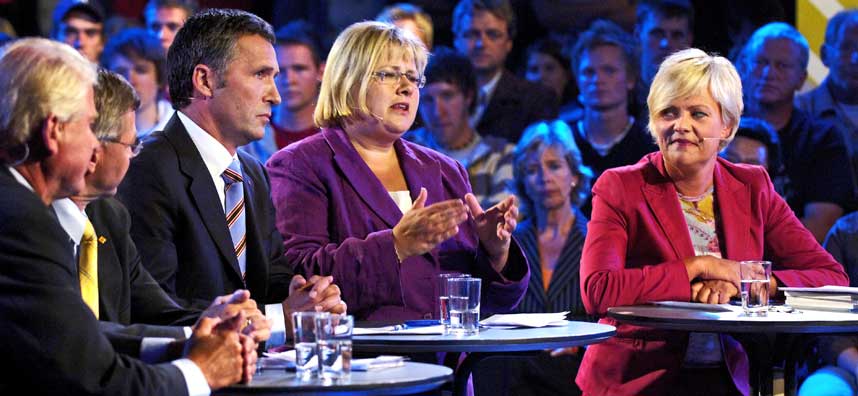  SEILER OPP:  Erna Solberg strevde med � komme til orde p� NRKs folkem�te med Carl I. Hagen, Kjell Magne Bondevik, Jens Stoltenberg og Kristin       Halvorsen, men blir det ikke-sosialistisk flertall etter valget kan hun bli statsminister.