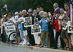 1500 AKSJONER P� ONSDAG: Folk over hele USA gikk i st�tteaksjon for Cindy.