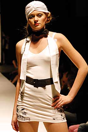  KULT � V�RE NORSK:  S�lvi H�ibakkens humoristiske kolleksjon var et av h�ydepunktene p� Oslo Fashion Week.