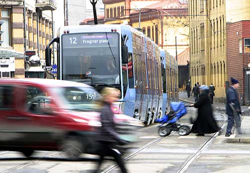 STØY UTENFOR VINDUET DITT: Farlig for helsa selv om støyen ikke skader hørselen. Her fra trafikken i Oslo sentrum.
